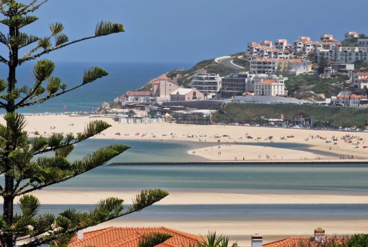 Moradia com vistas soberbas para a Lagoa de Óbidos e o mar