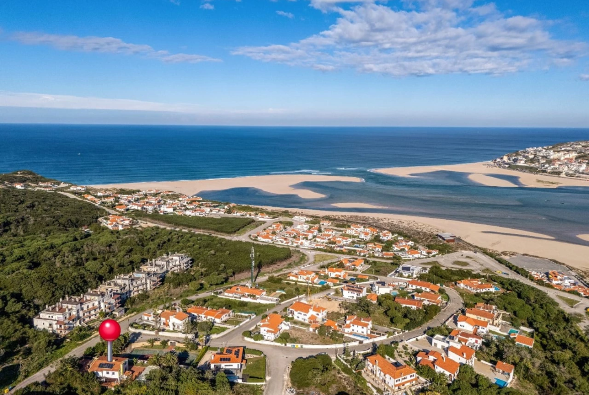 Moradia com vistas soberbas para a Lagoa de Óbidos e o mar