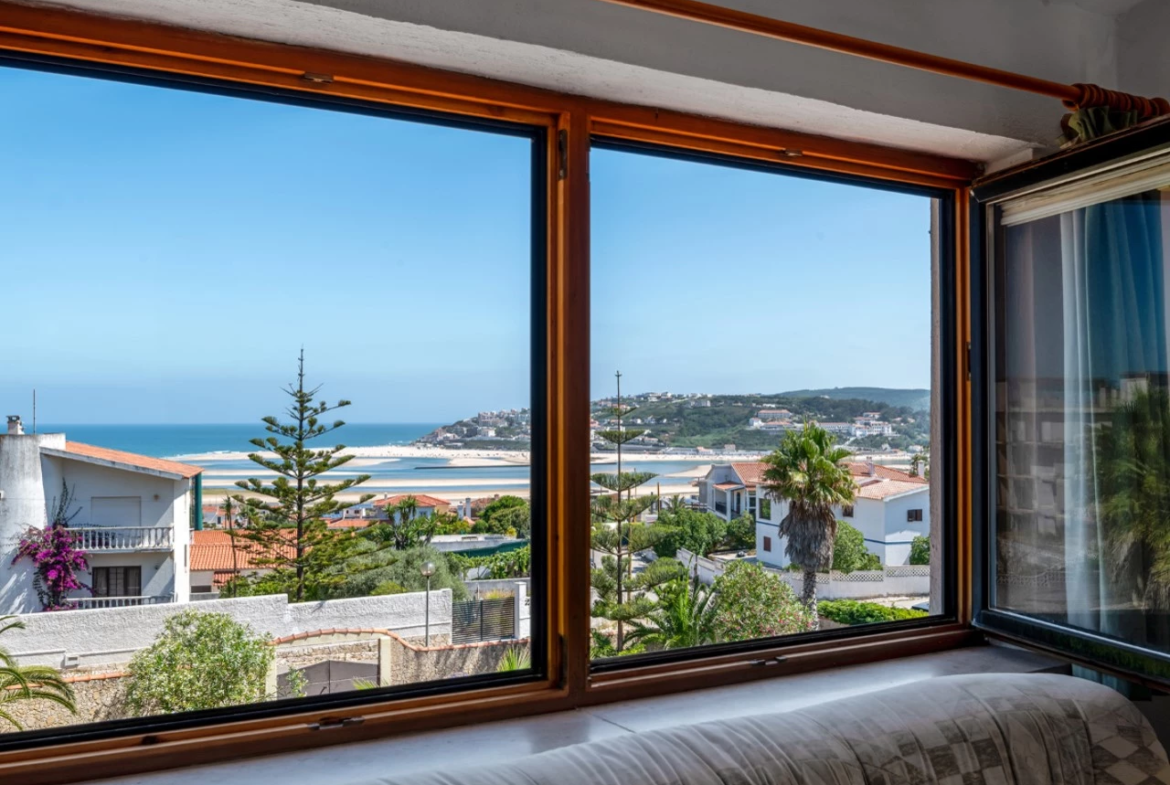 Moradia com vistas soberbas para a Lagoa de Óbidos e o mar