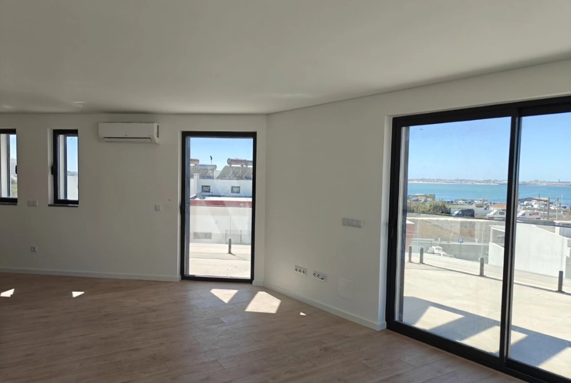 Penthouse T3 de Luxo com Vista Mar junto à praia do Baleal