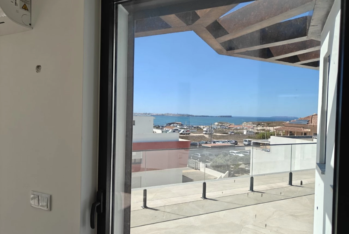 Penthouse T3 de Luxo com Vista Mar junto à praia do Baleal
