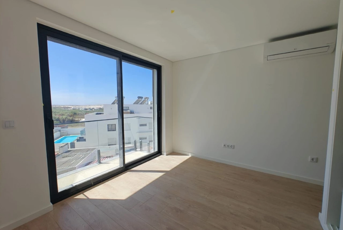 Penthouse T3 de Luxo com Vista Mar junto à praia do Baleal